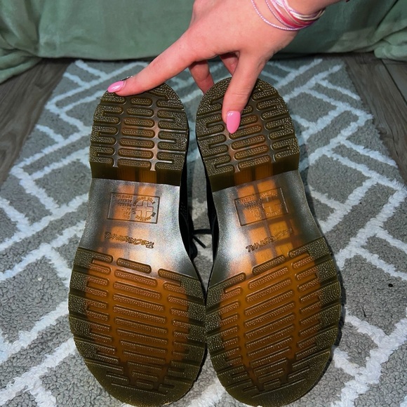 Doc Martens 1460 women’s smooth leather lace up boots. - Picture 4 of 5